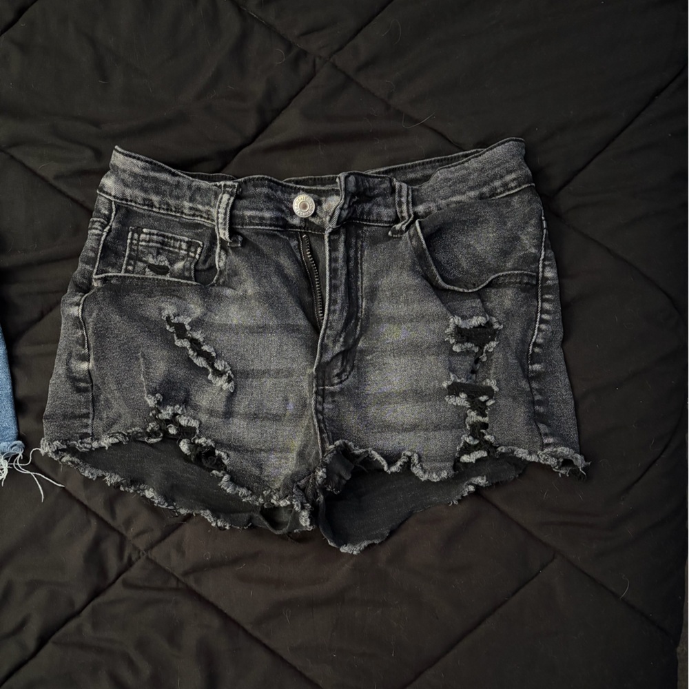 SHEIN Low Rise Distressed Jean Shorts - Picture 3 of 6
